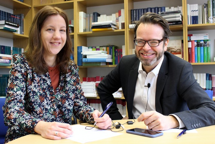 Kathrin Nolte und Prof. Malte Thießen vom LWL-Institut für westfälische Regionalgeschichte im Gespräch.